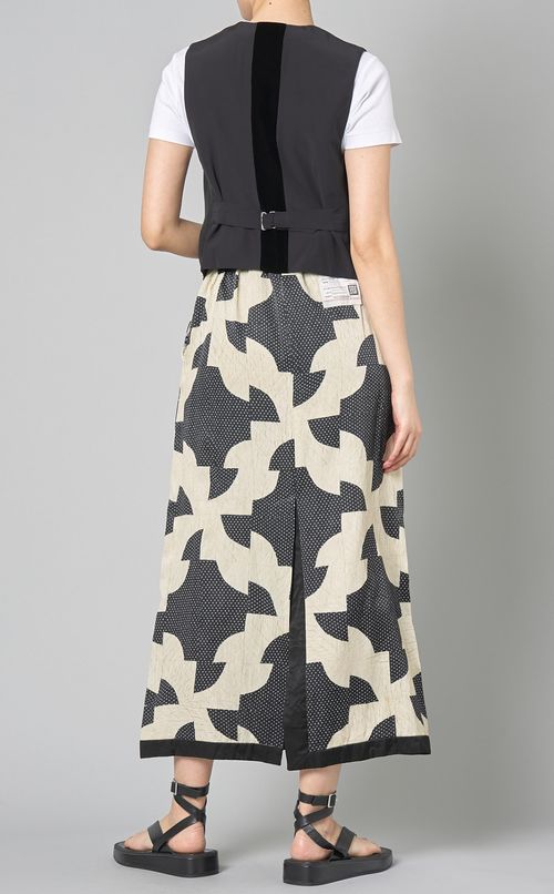 ボタンアートショートベスト