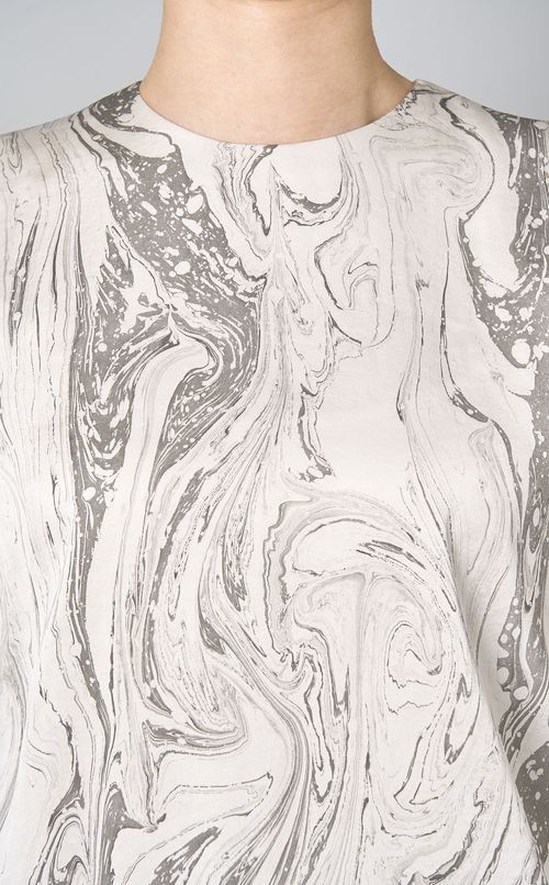 マーブルプリントバックスリッ卜ブラウス