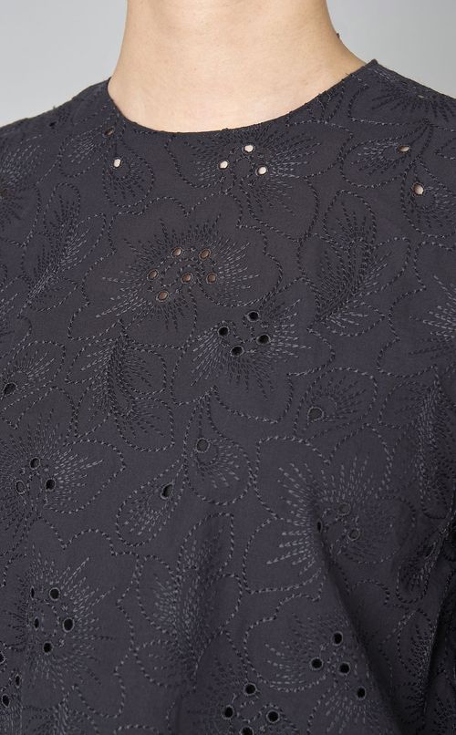 ボイルフラワー刺繍ラッフルブラウス