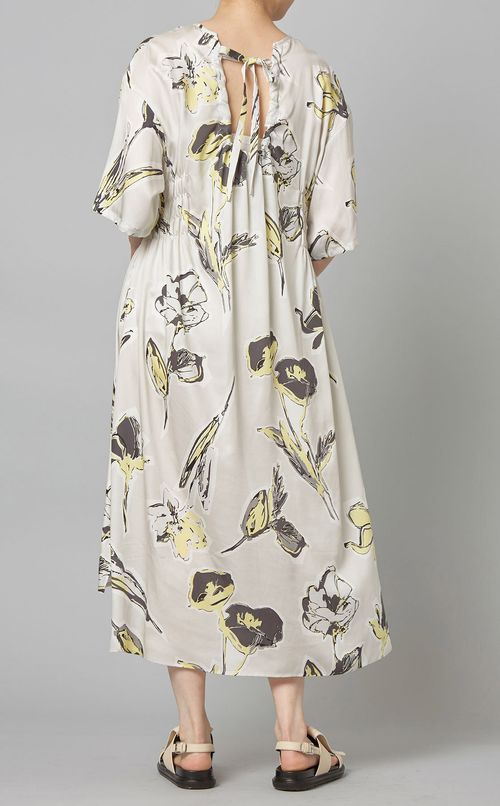 フラワープリントシャーリングドレス