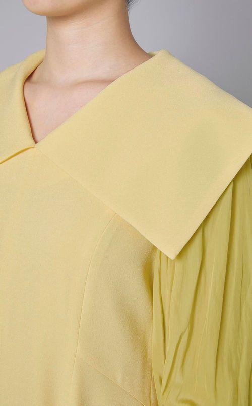 パール付オープンカラーワンピース