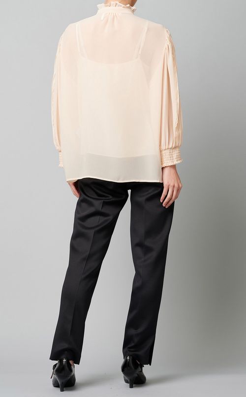 フロントタックブラウス