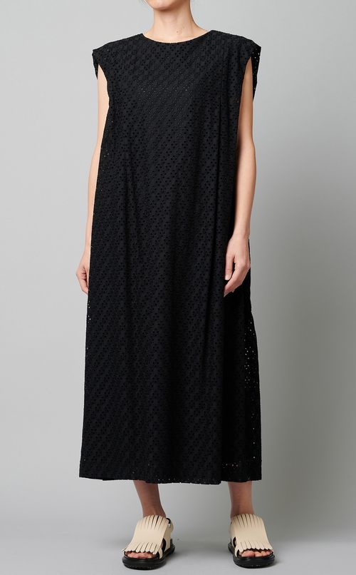 フレンチスリーブエンブロイダリードレス