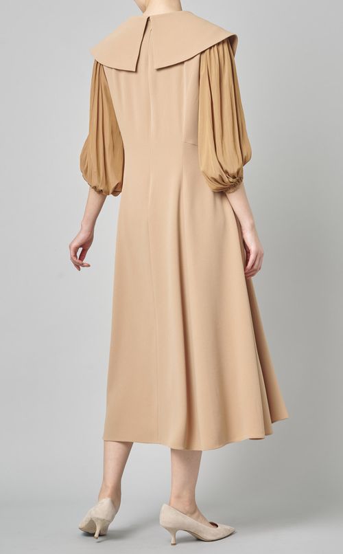 パール付オープンカラーワンピース