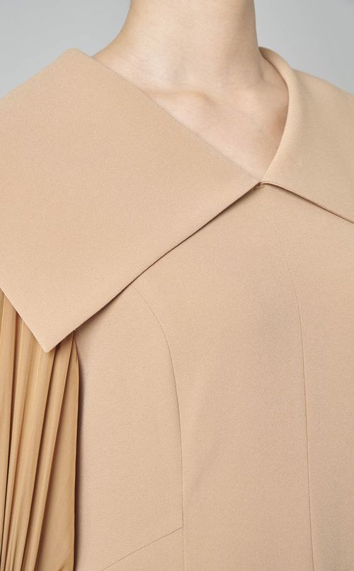 パール付オープンカラーワンピース