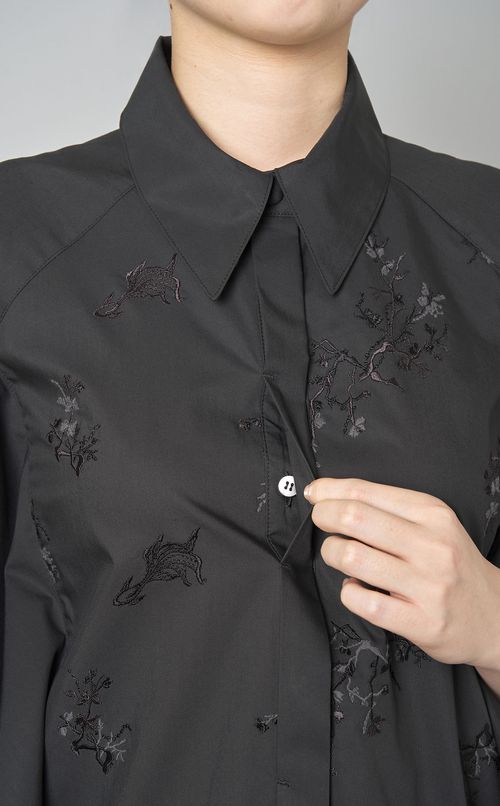 エンブロイダリーラッフルシャツドレス