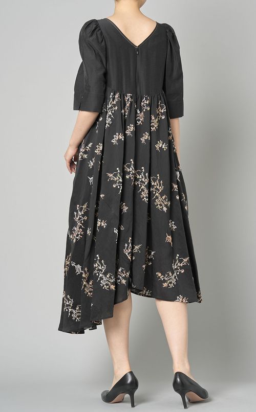 エンブロイダリーペタルドレス