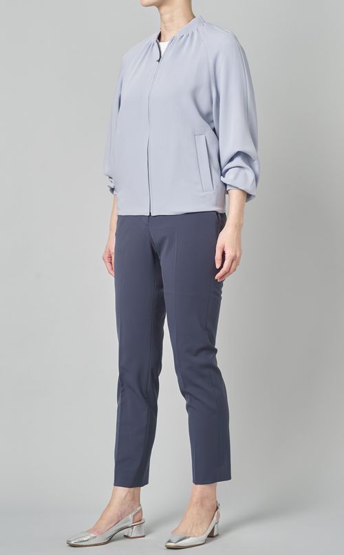 スリムテーパードパンツ