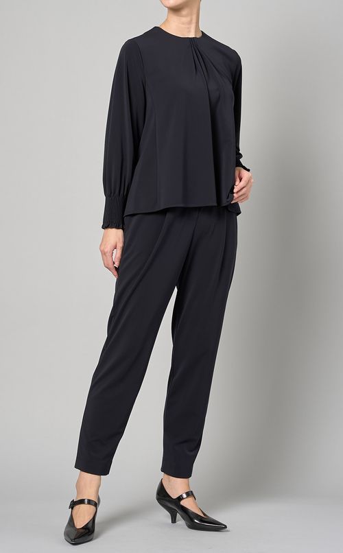 ストレッチジャージーテーパードパンツ