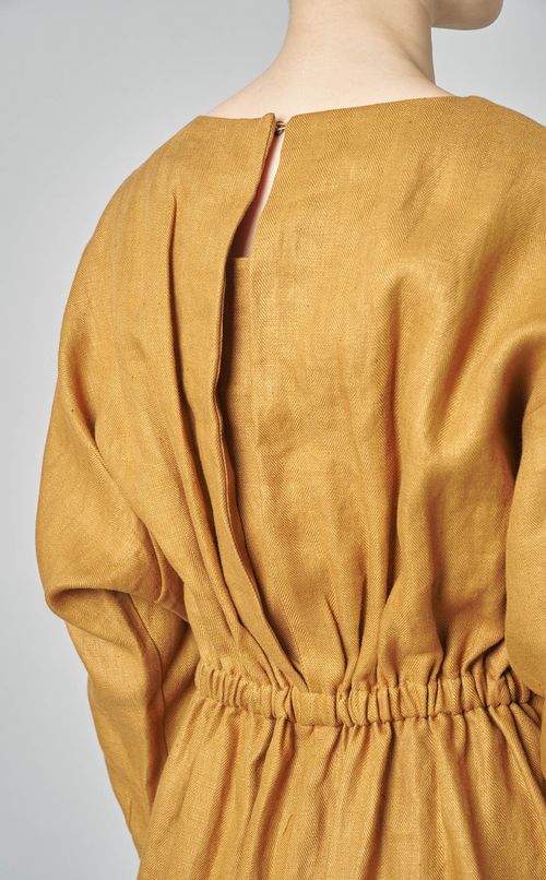 バックタックワンピース