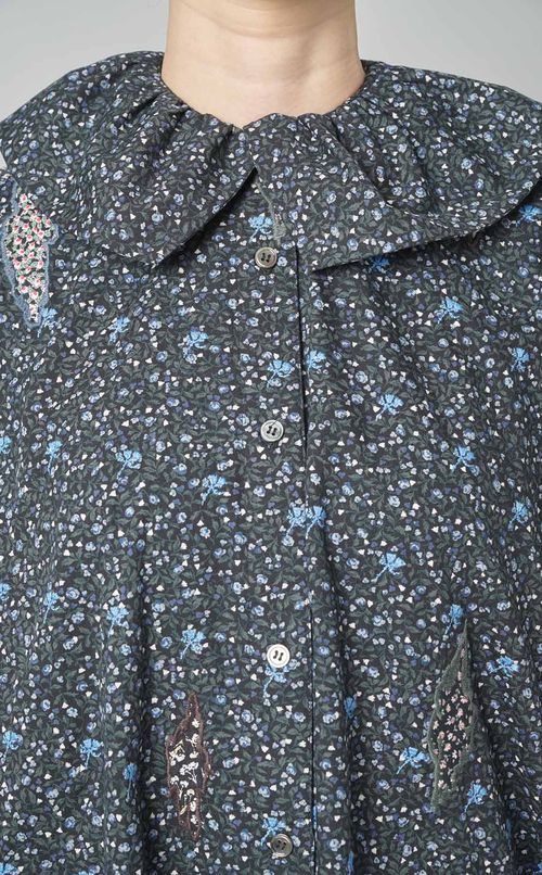 フラワープリントフリルカラーブラウス