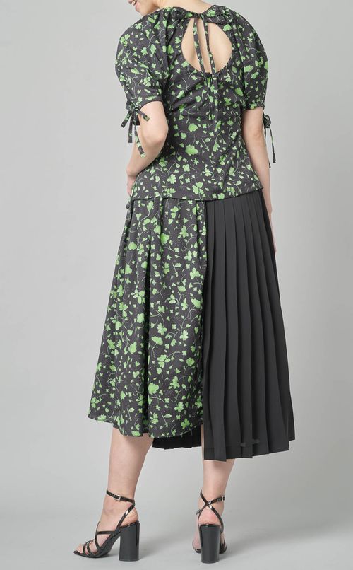 プリントパフスリーブブラウス