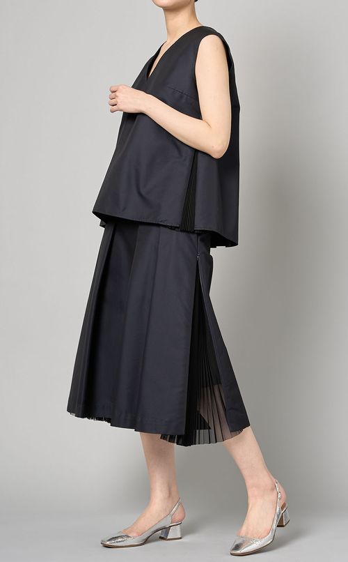 サイドプリーツスリーブレスブラウス