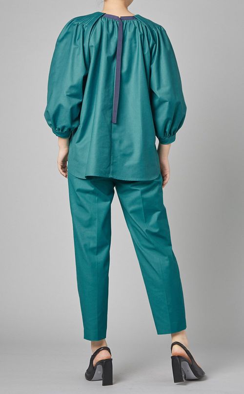 パフスリーブブラウス