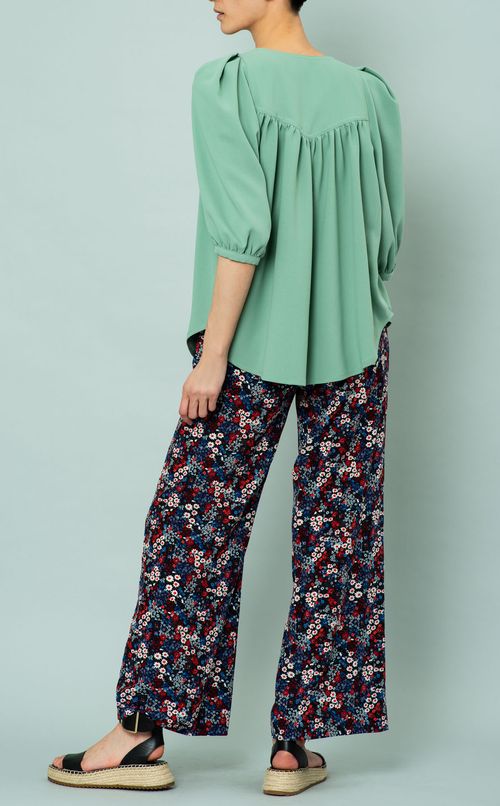 パフスリーブリボンブラウス