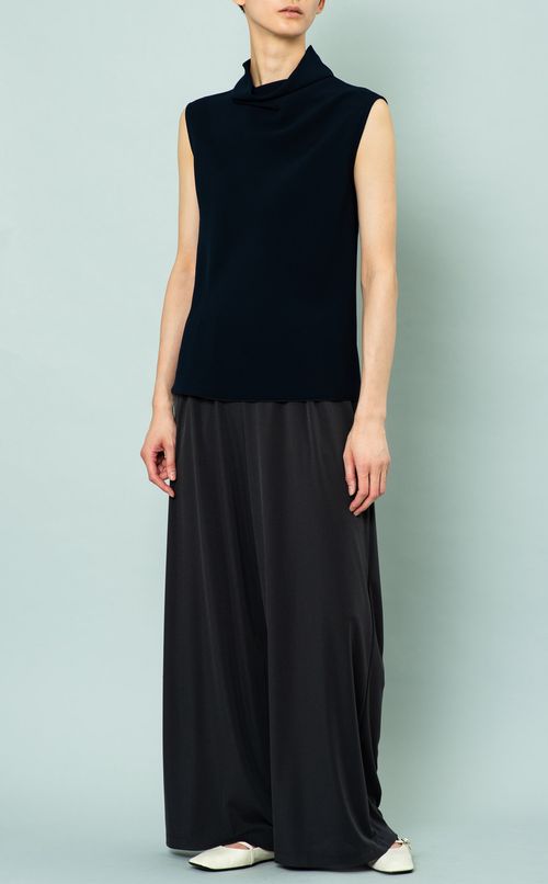 ハイネックノースリーブブラウス