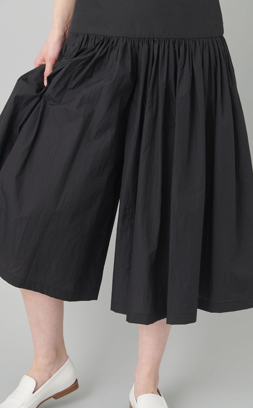 シャーリングキュロットパンツ