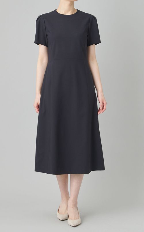 パフスリーブクルーネックワンピース