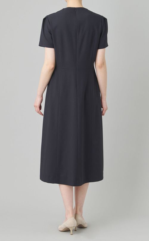 パフスリーブクルーネックワンピース