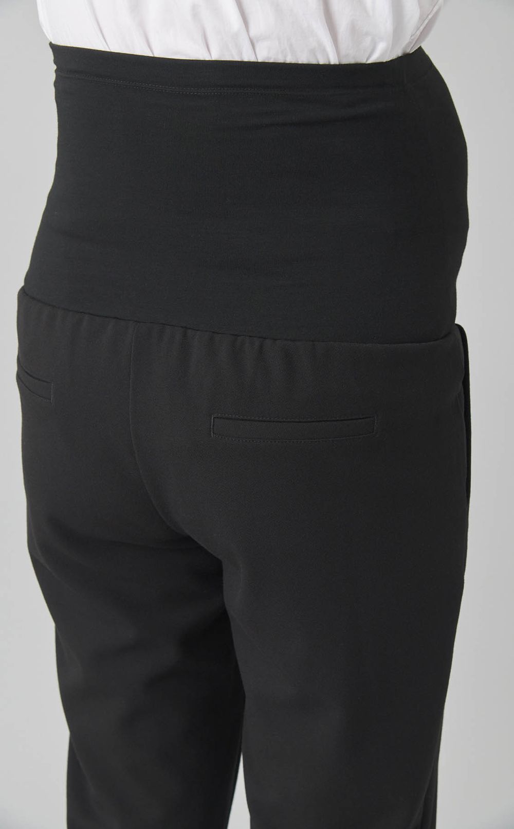 タックギャザーテーパードパンツ