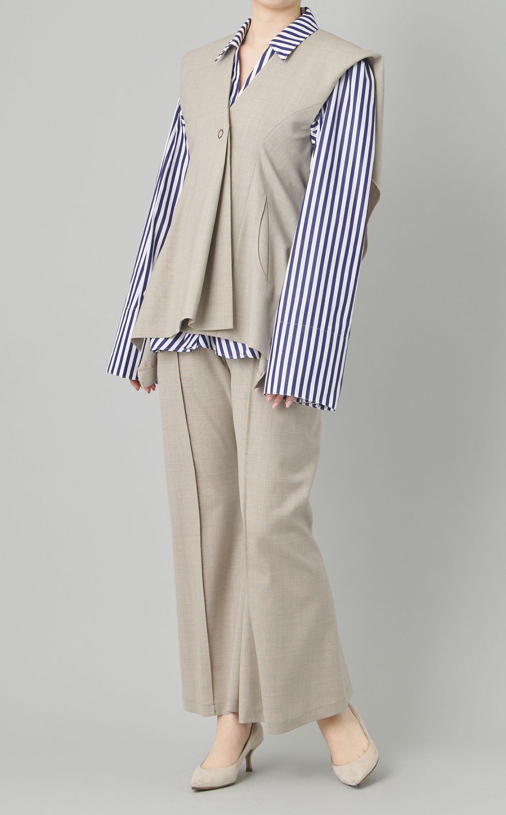 バックギャザーノースリーブジャケット