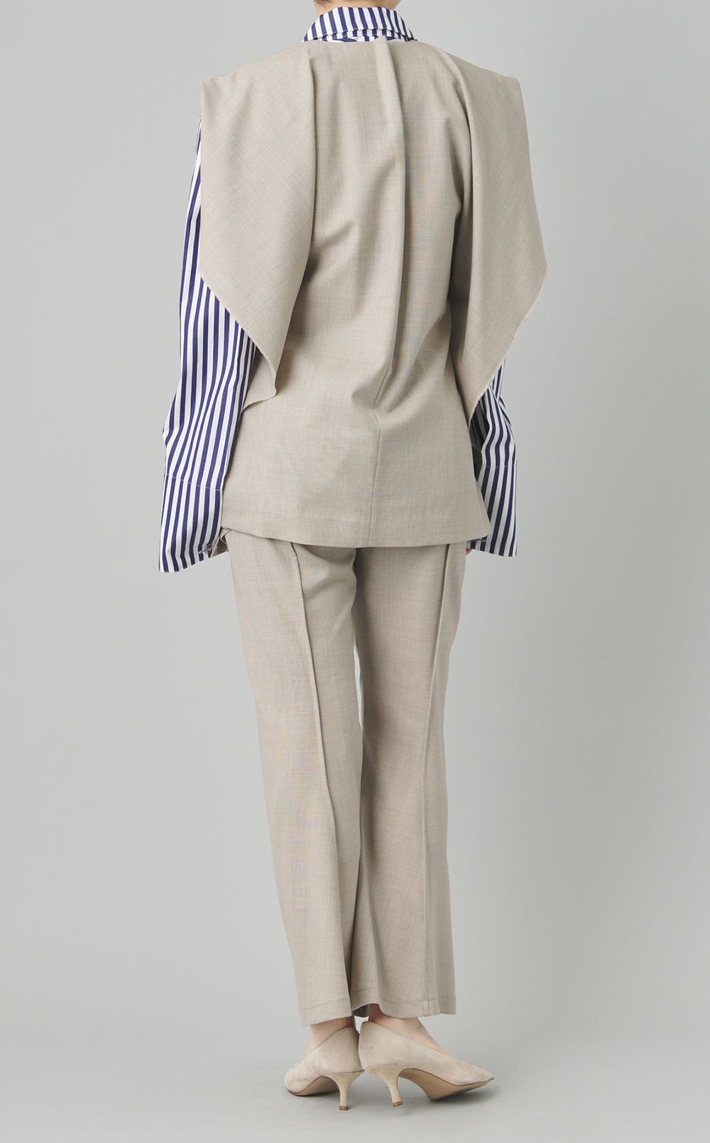 バックギャザーノースリーブジャケット