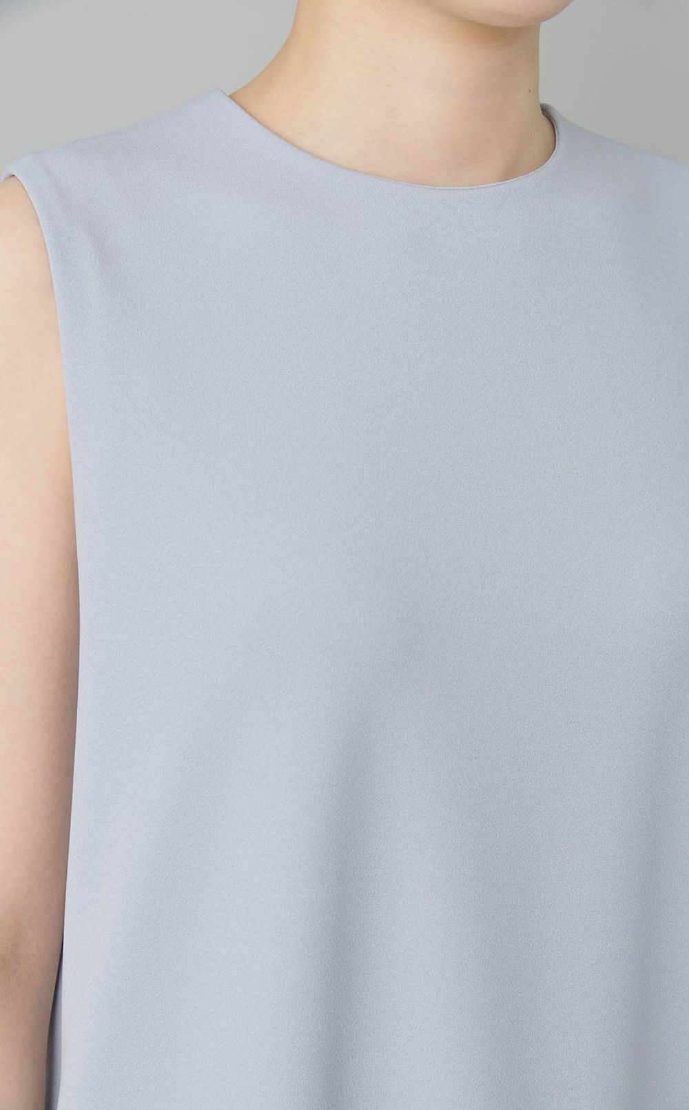 クルーネックストレートカットワンピース