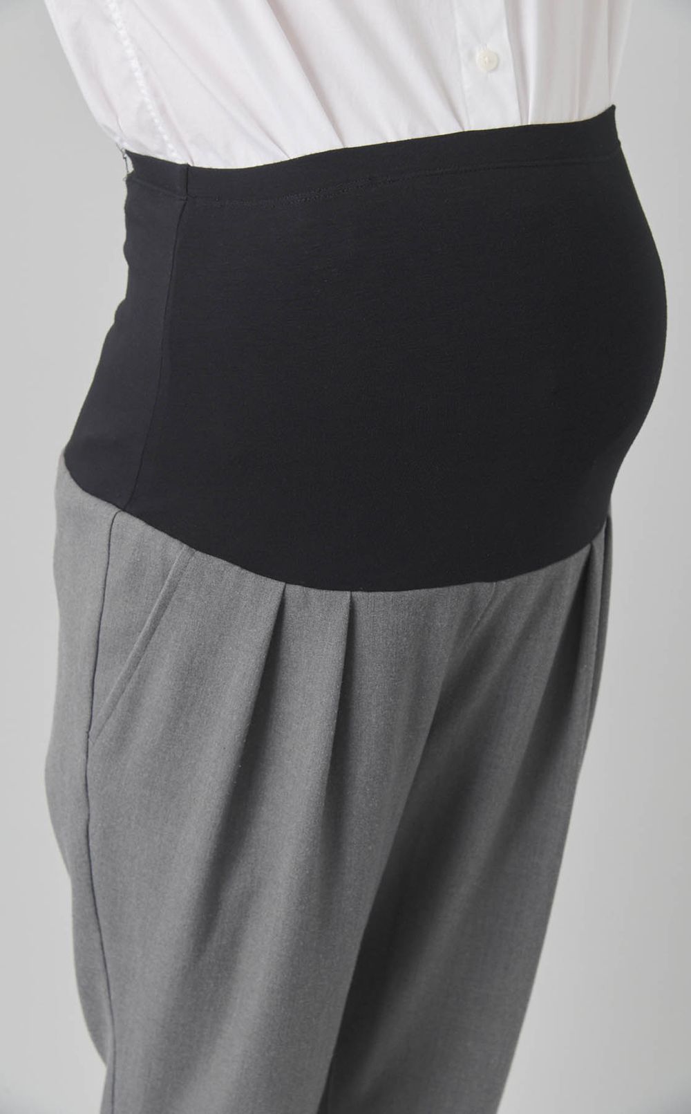 タックギャザーテーパードパンツ