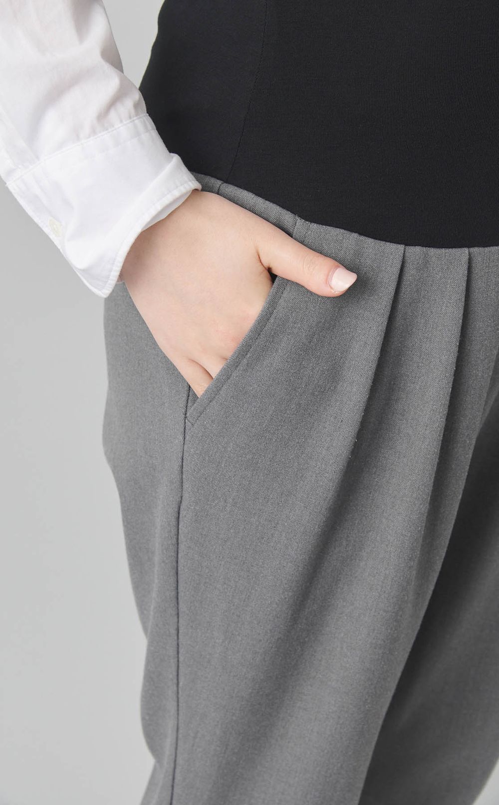 タックギャザーテーパードパンツ