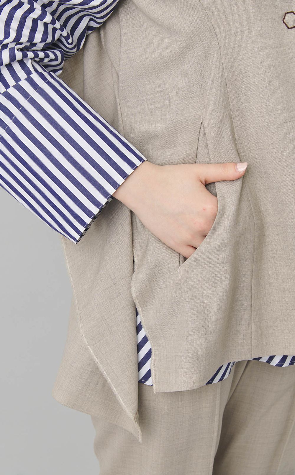 バックギャザーノースリーブジャケット