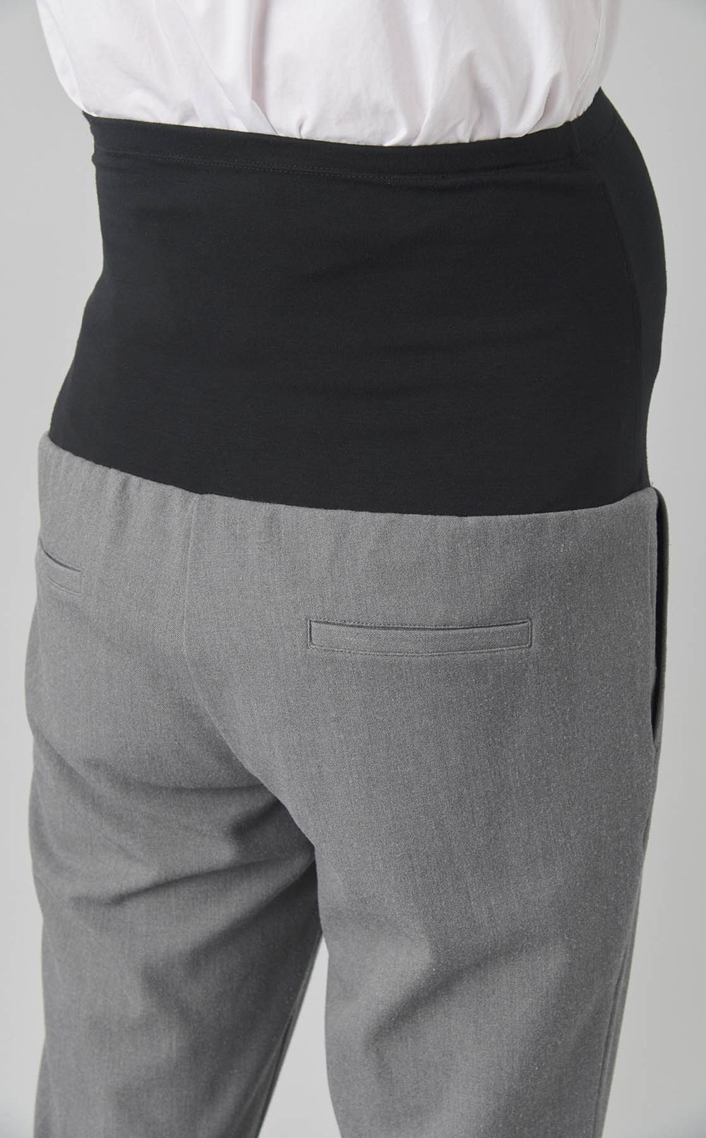 タックギャザーテーパードパンツ