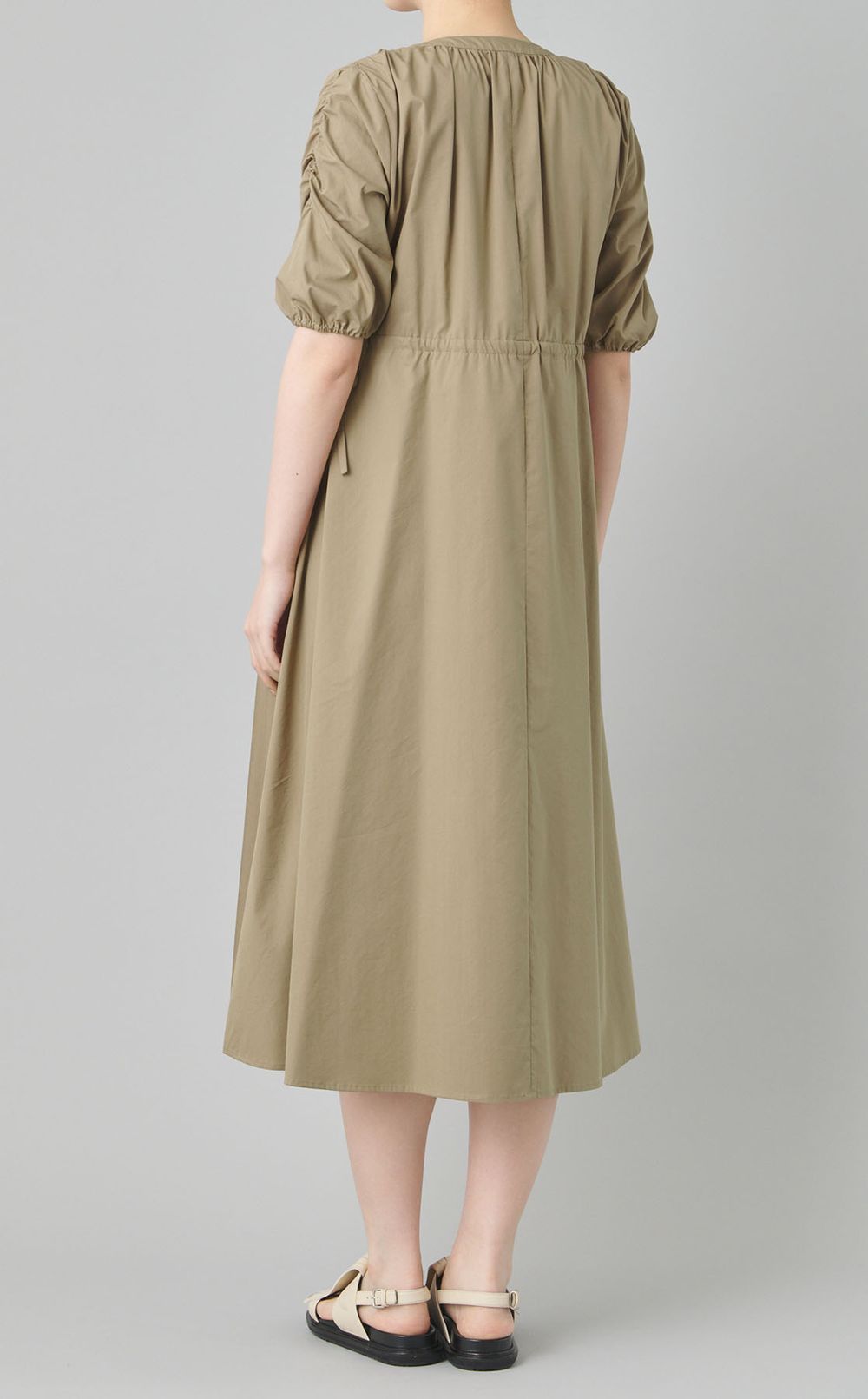 フィットアンドフレアギャザーワンピース