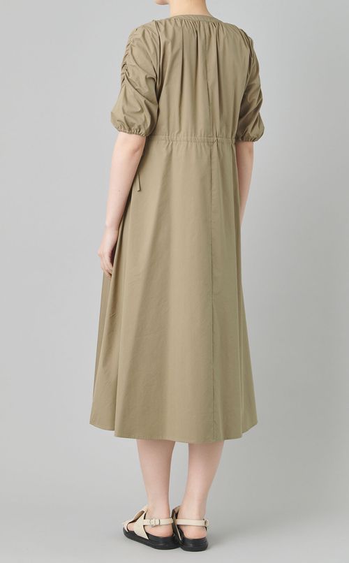 フィットアンドフレアギャザーワンピース