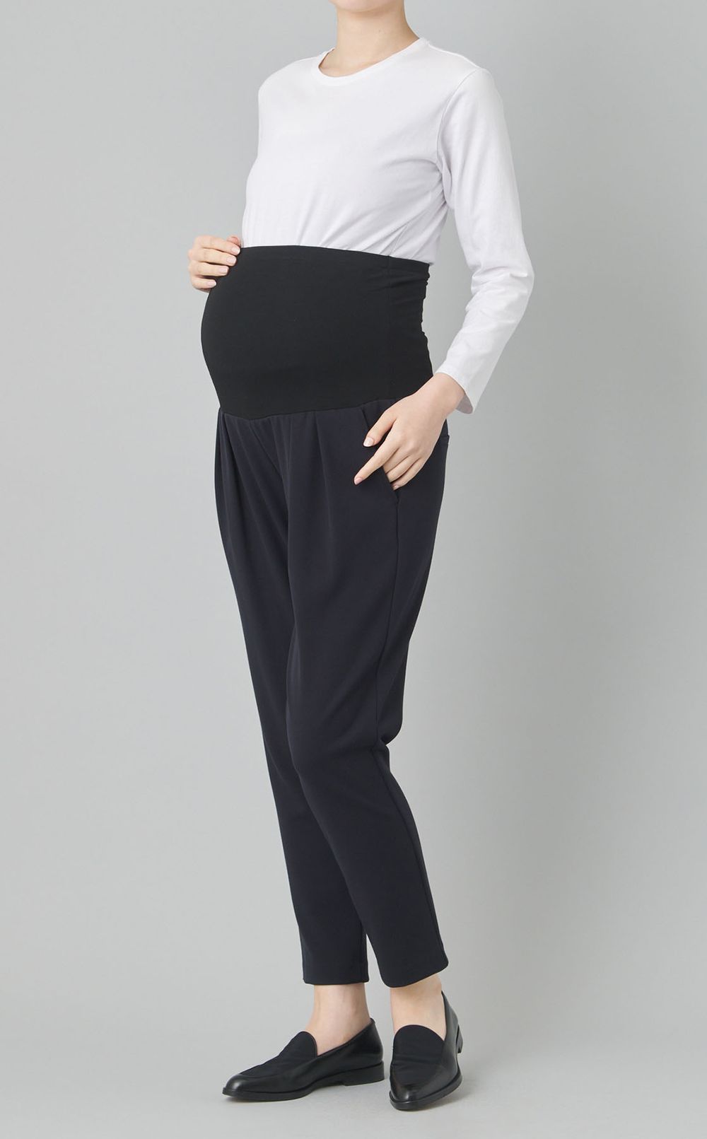 タックギャザーテーパードパンツ