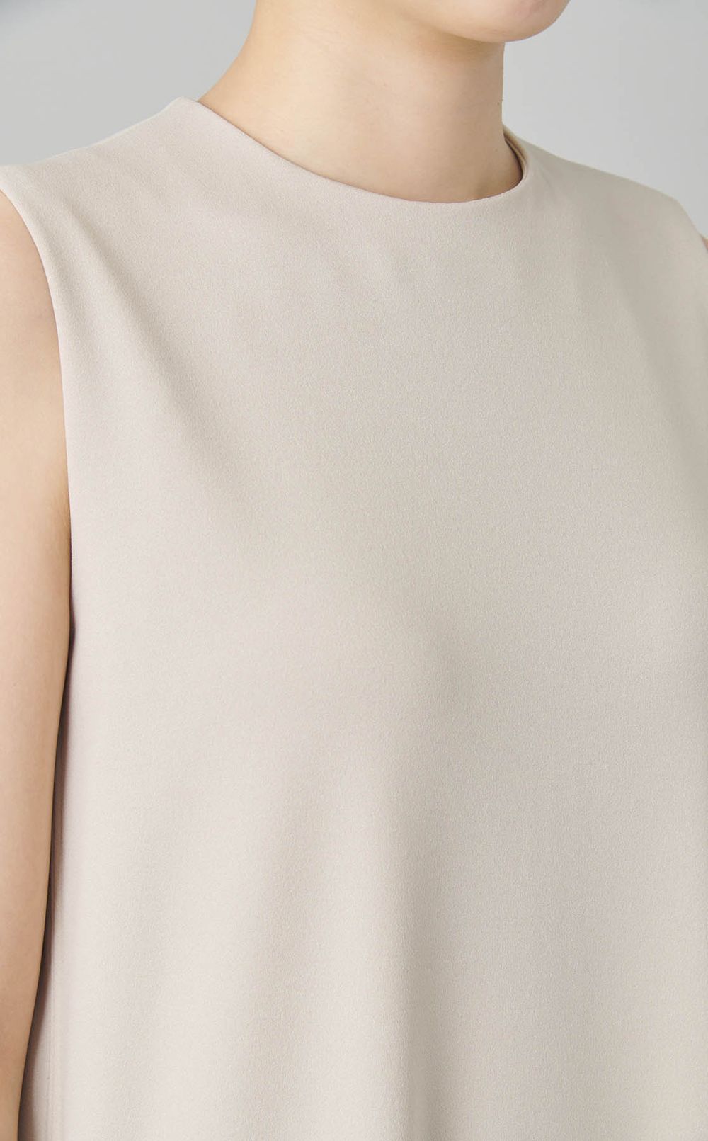 クルーネックストレートカットワンピース