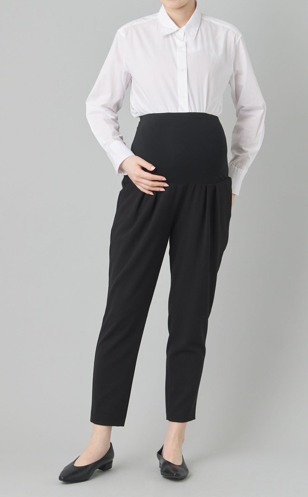 タックギャザーテーパードパンツ