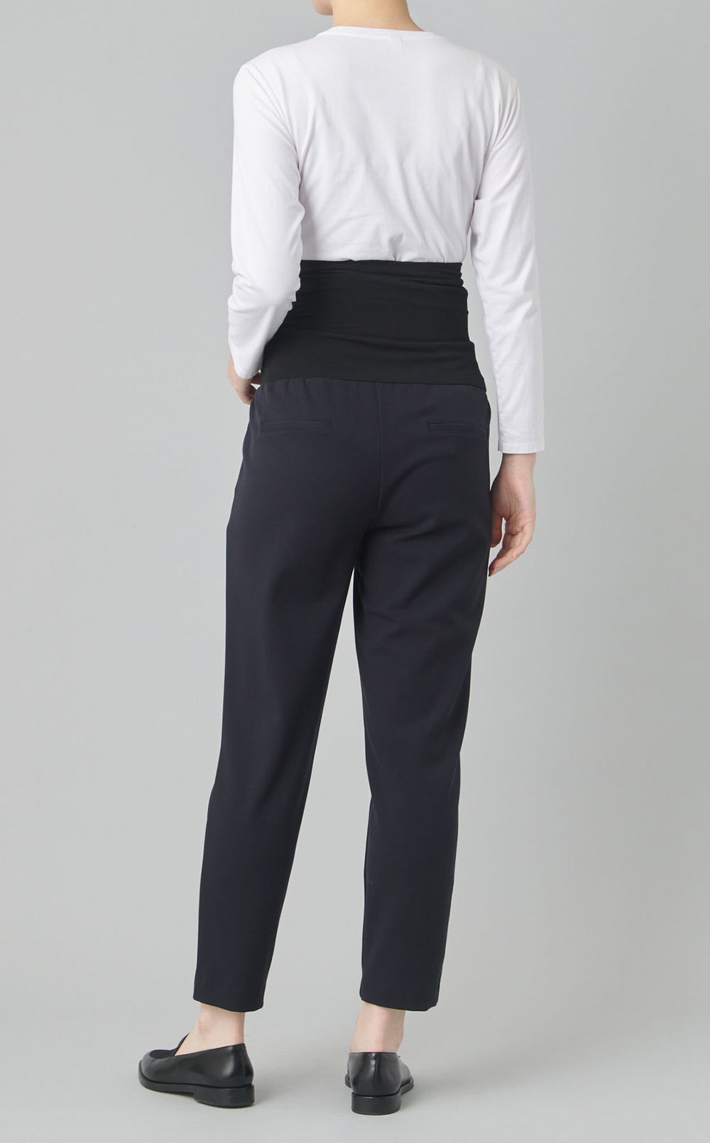 タックギャザーテーパードパンツ