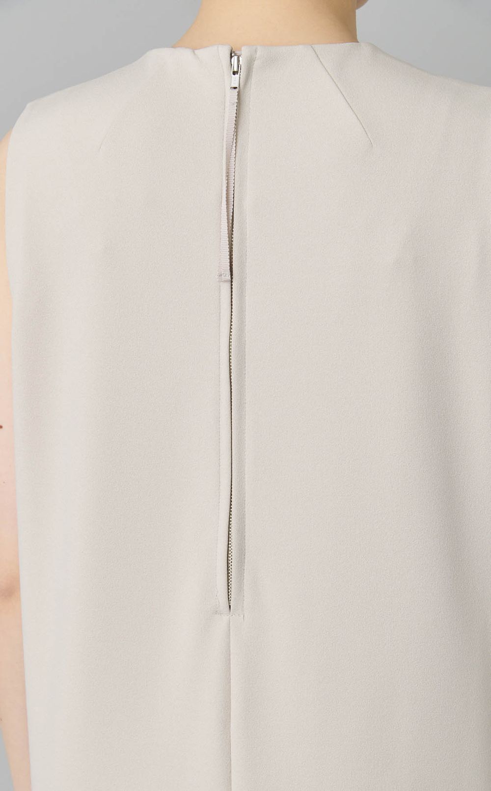 クルーネックストレートカットワンピース