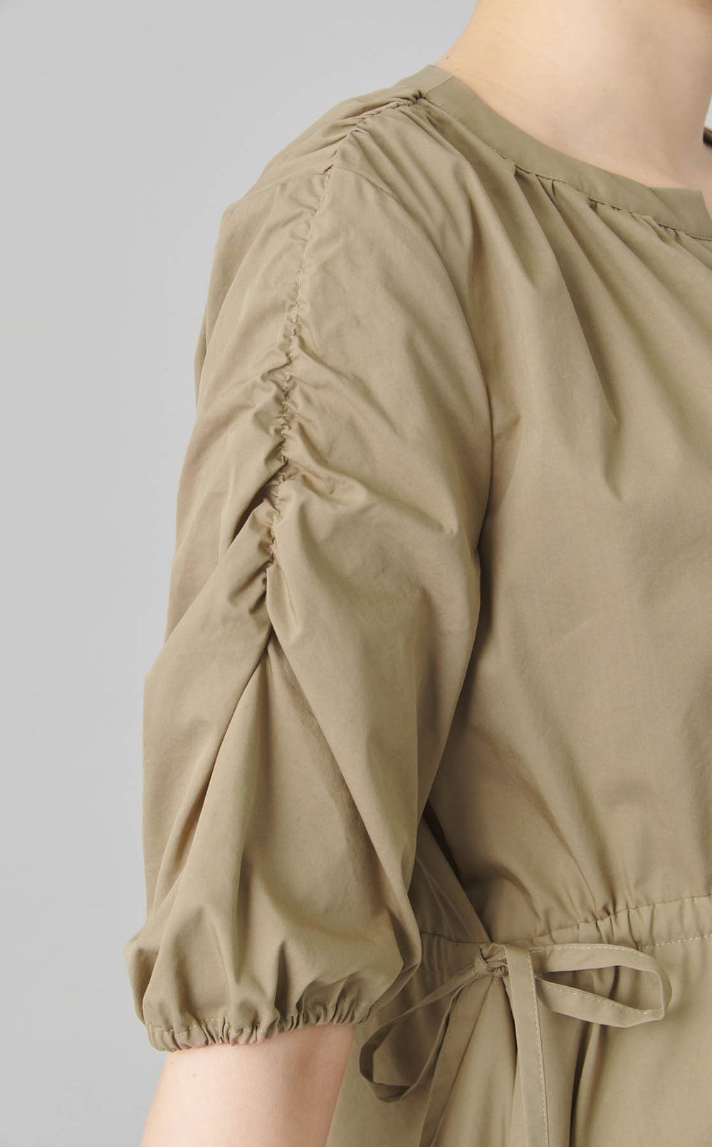 フィットアンドフレアギャザーワンピース