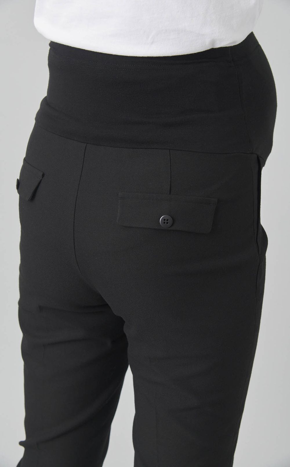 タックテーパードパンツ