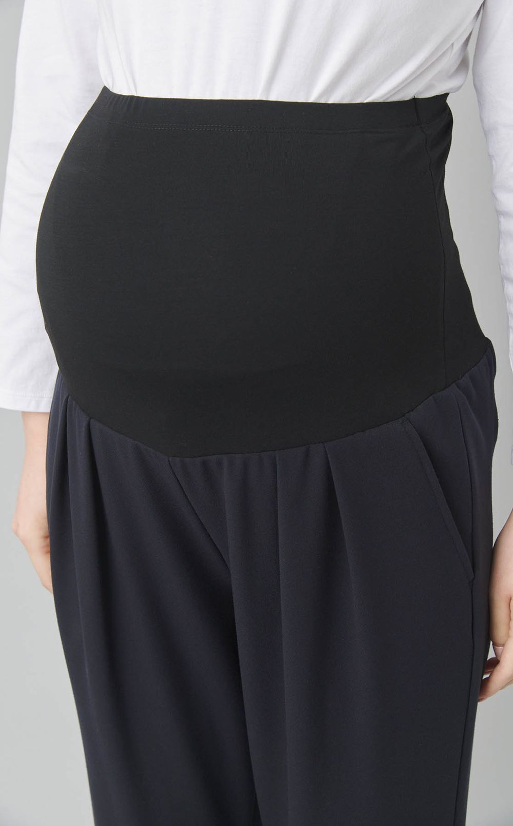 タックギャザーテーパードパンツ