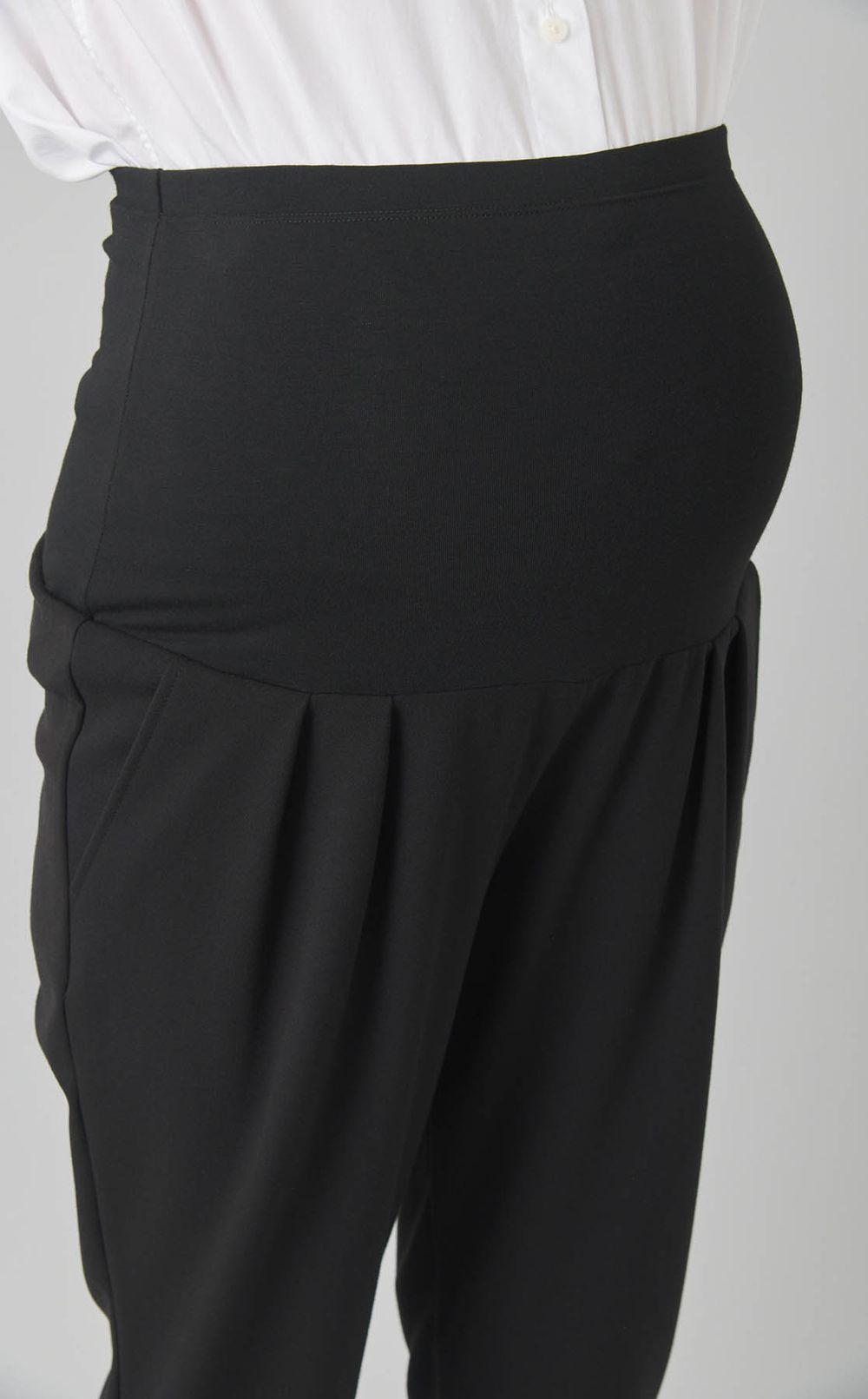 タックギャザーテーパードパンツ