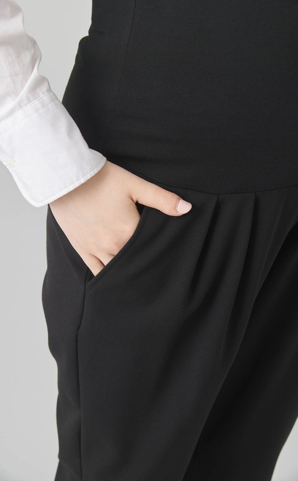 タックギャザーテーパードパンツ