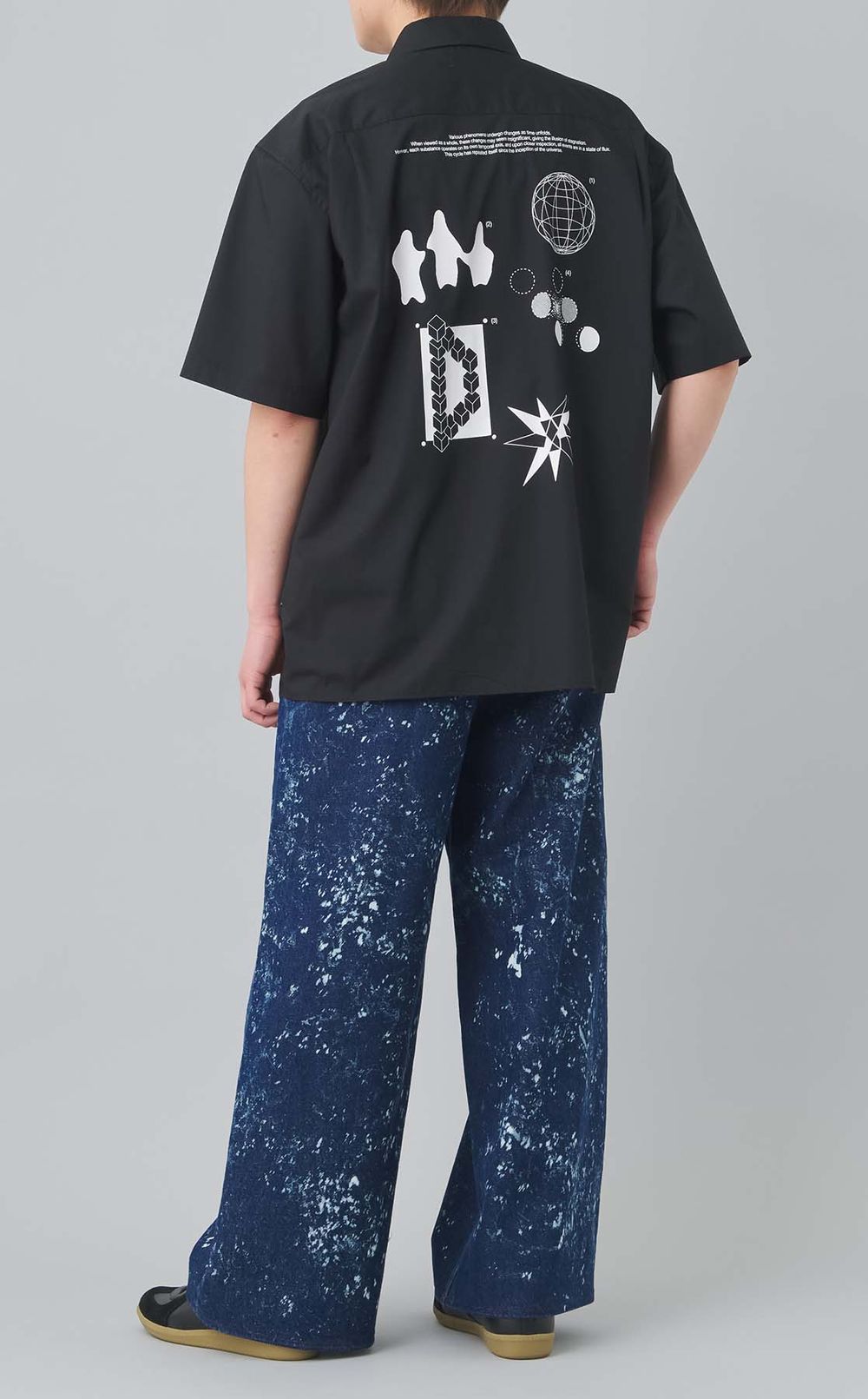 グラフィックショートスリーブシャツ