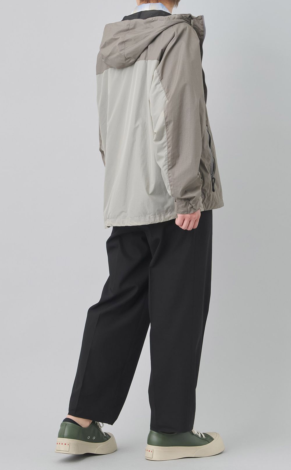 グリッドウィンドブレーカー