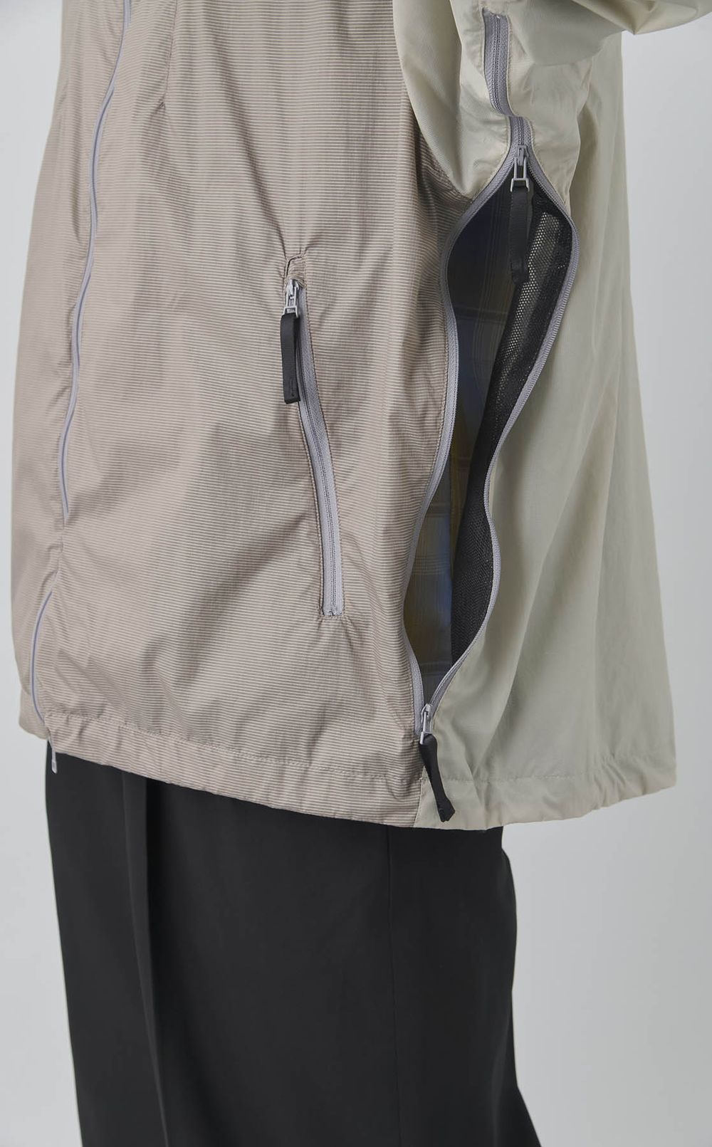 グリッドウィンドブレーカー