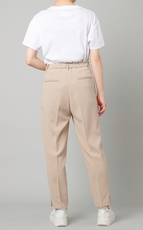 タックテーパードパンツ
