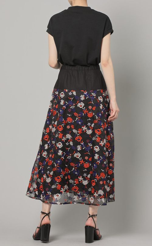 エンブロイダリーフレアスカート