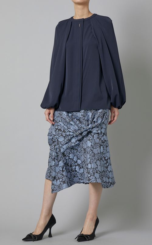 ノーカラースリットスリーブブラウス