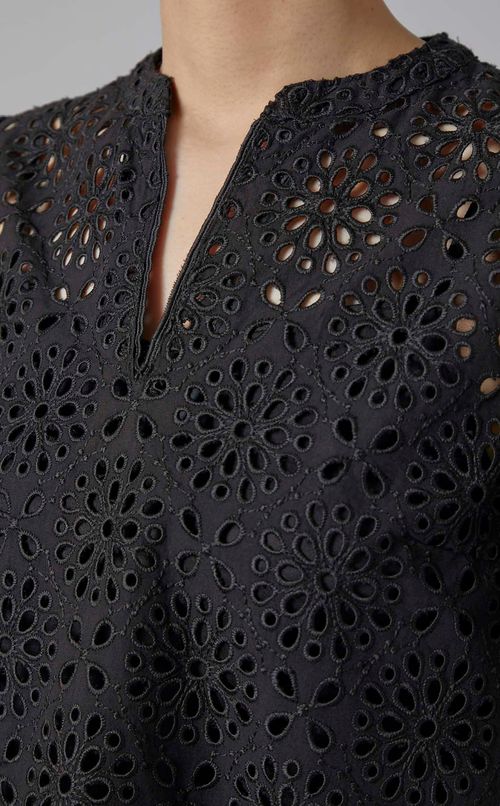 サークルフラワーレースタックブラウス